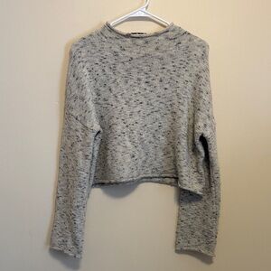 Vici Heathered Light Gray Cropped Knit Sweater